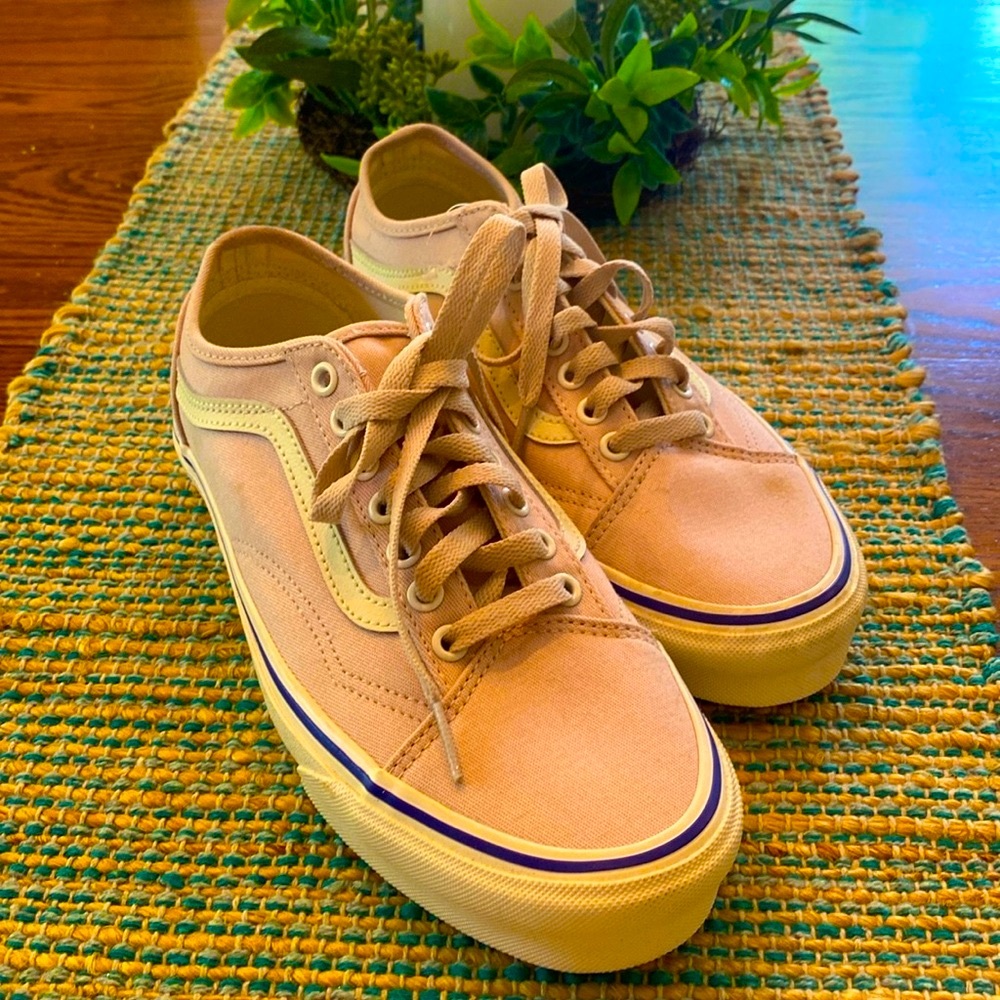 Light pink vans off the wall sneakers size 7 1/2 9 women